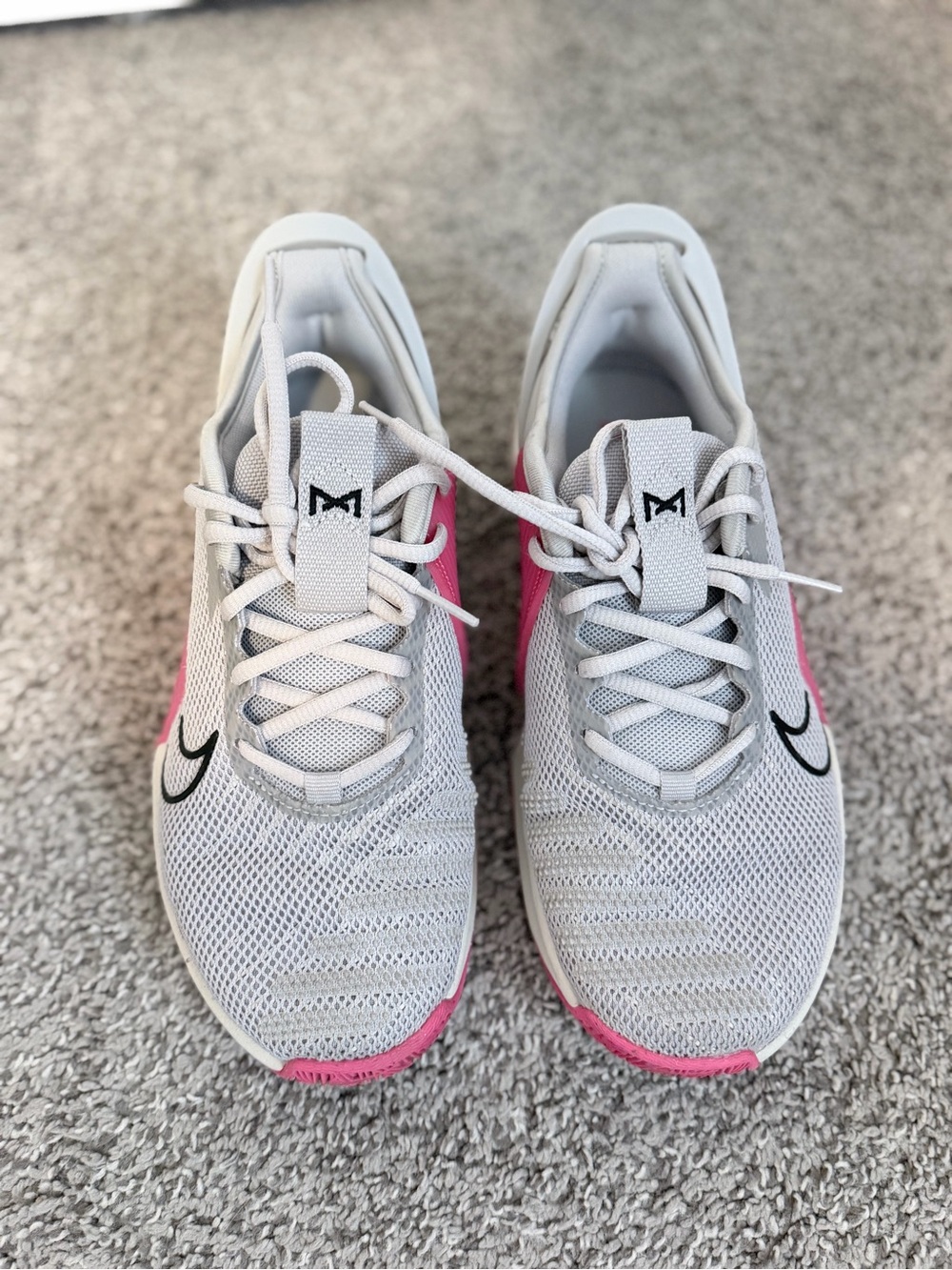Nike Women’s Metcon 9 EasyOn Premium Training Shoe - gray & Pink (7)